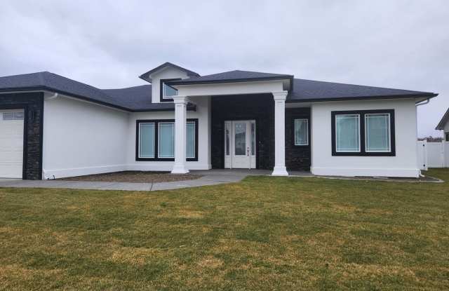 West Valley Newer Apple Tree 4 br plus office, 3.5 bath, 3 car garage Gallery 3