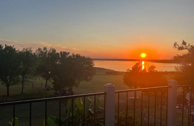 508 Longshore Dr Gallery 2