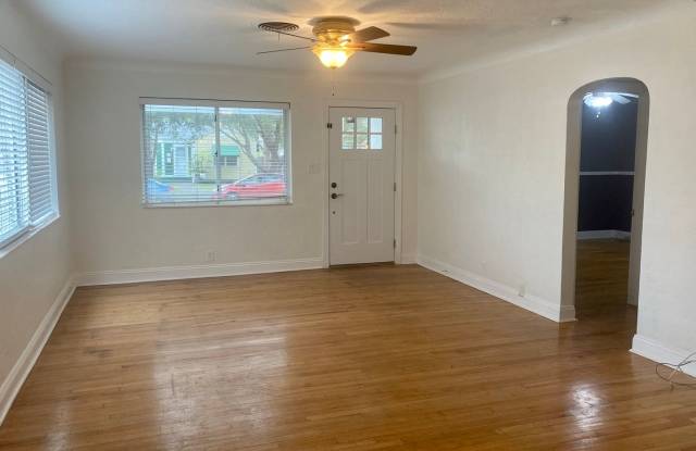 Euclid/Woodlawn Roommate Dream 4/3 home Gallery 3