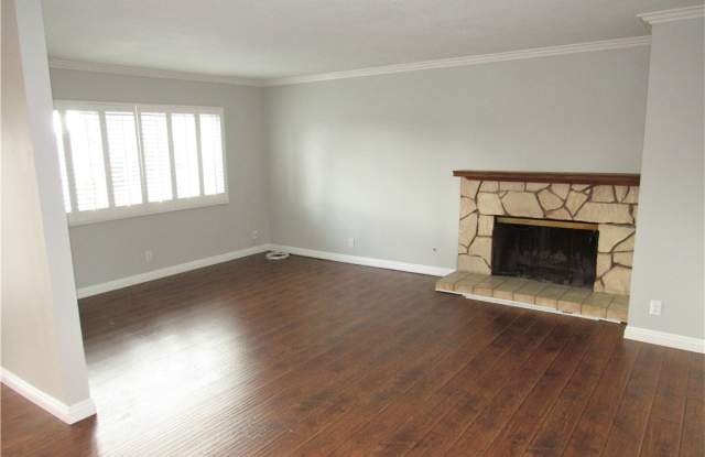 2208 El Rancho Gallery 2