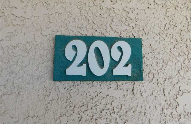 5221 Lindell Road Gallery 4