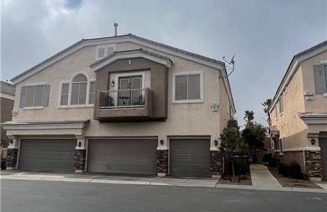 3 Bedroom Townhouse with a backyard photos photos