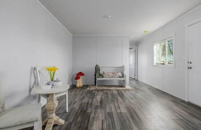 105 Longs Peak St Gallery 3
