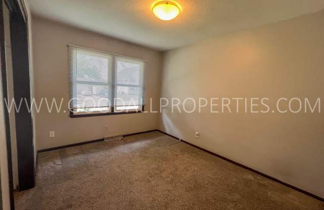Great 2 bedroom 1 bath with basement Duplex in Ankeny Gallery 4