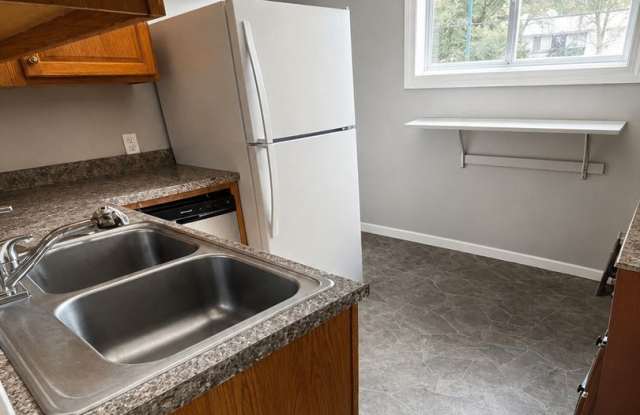 312 S Calvert St - Bright, Spacious & Updated: A Home with Endless Possibilities Gallery 1