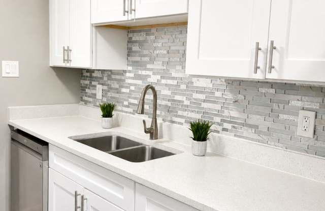 Spacious 3-Bedroom 2 Bath Home in Gary Gallery 3