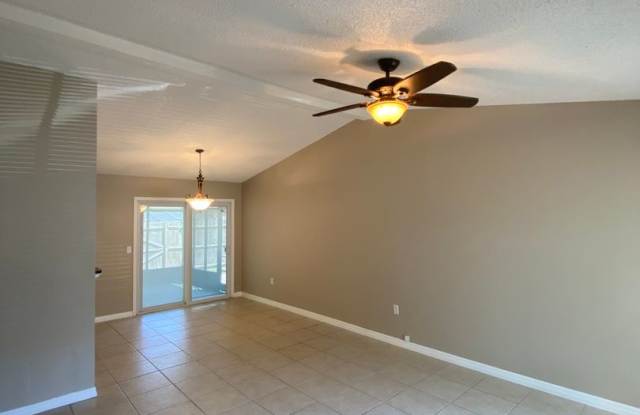RANCH STYLE 3 BEDROOM 2 BATH  - NEAR USF & BUSCH GARDENS Gallery 4