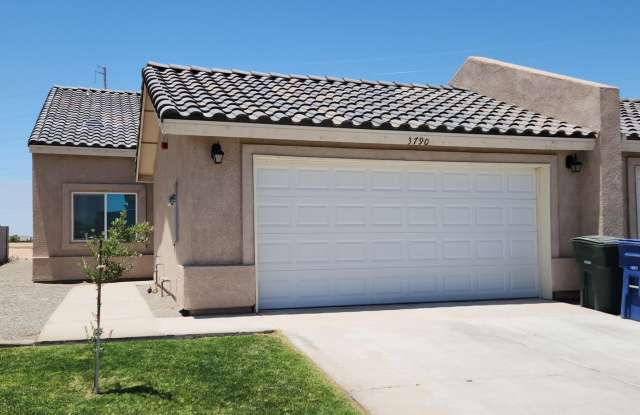 Awesome rental in Desert Sky Townhouses! - 3790 South Brianna Drive, Yuma, AZ 85365