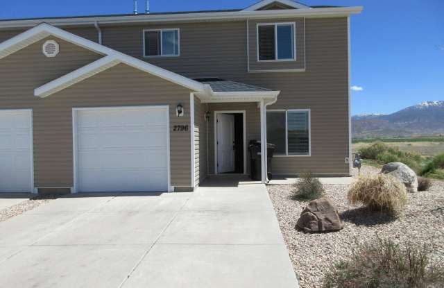 3 Bedroom, 2.5 Bathroom Twin Home in Gemini Meadows photos photos
