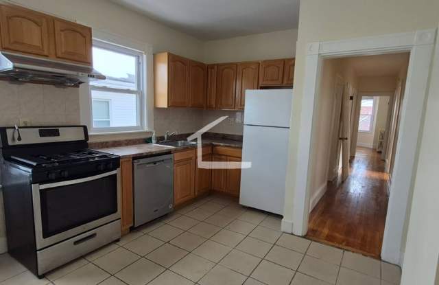 Great value! 4-bed, 1-bath in Brighton; No Broker Fee! Gallery 3