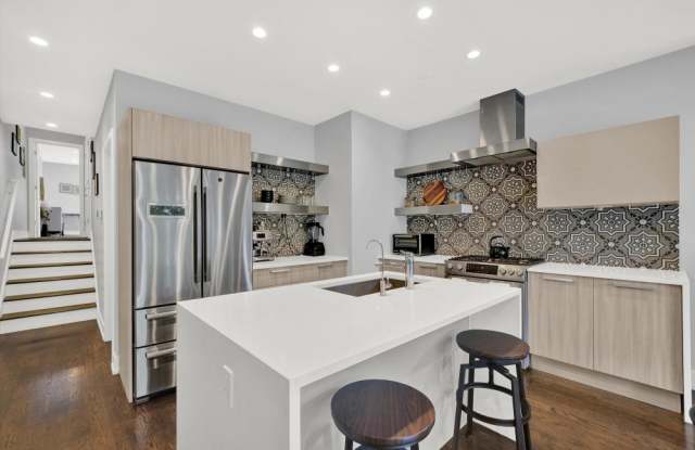 1938 N Francisco Ave - 1938 North Francisco Avenue, Chicago, IL 60647
