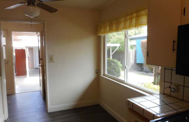 33 E Robinson photos photos