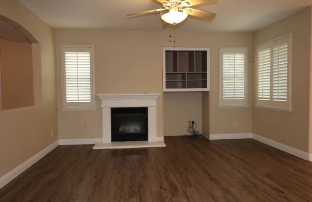 Beautiful Clovis Home with a pool... Gallery 4