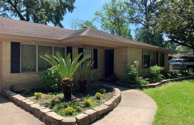1740 Pine Village Drive Gallery 4