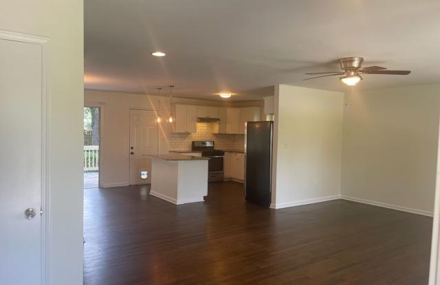 Just Renovated in Collier Heights Gallery 4