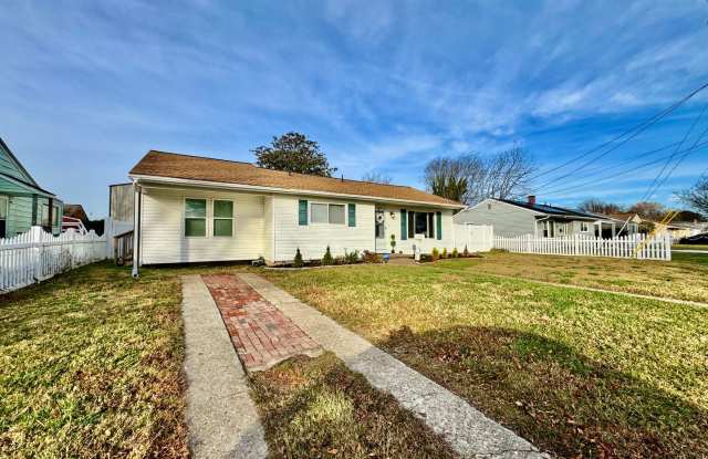 Fully-Updated 1st-Time Rental! Ready NOW! Pet Friendly w/Large, Detached Garage Workshop! - 1517 Hedgerow Drive, Virginia Beach, VA 23455