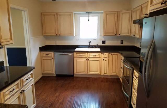 5009 Meadow Pines Place Gallery 4