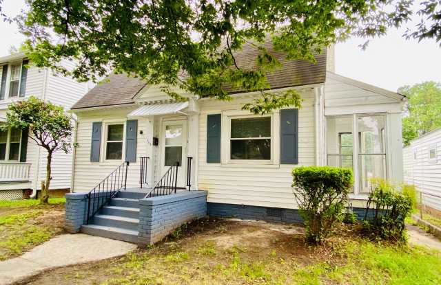 Adorable 2bdrm/1bth Bungalow Conveniently Located in Richmond's Historic Churchill!! photos photos