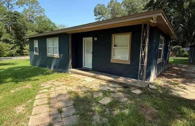 4 bedroom 1 bath house with a large fenced-in yard!! photos photos