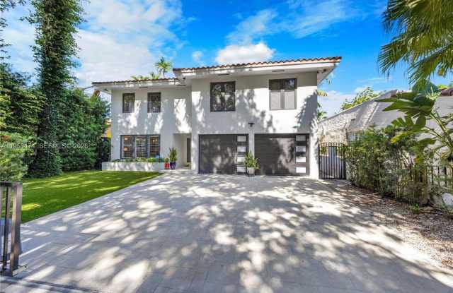 1117 Alberca St photos photos