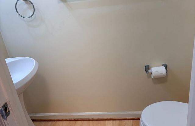 Charming 3BR Townhome in Severn Gallery 3
