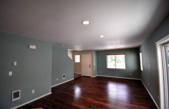 8724 Stockholm Lane Northeast Gallery 4
