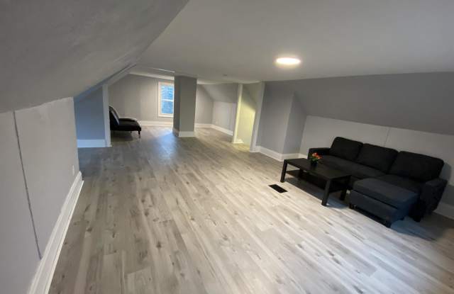 712-2 School St, 1 Gallery 3