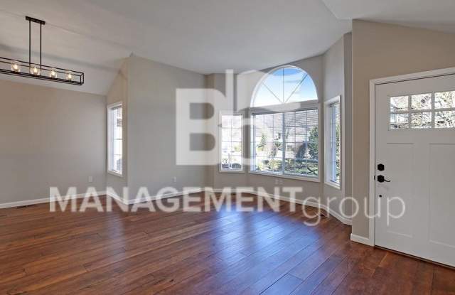 MUST SEE!  NW Portland/Bethany Completely Updated One-Level w/ Large Deck Gallery 4