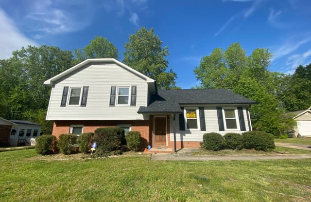 313 Lakeside Drive - 313 Lakeside Drive, Kernersville, NC 27284