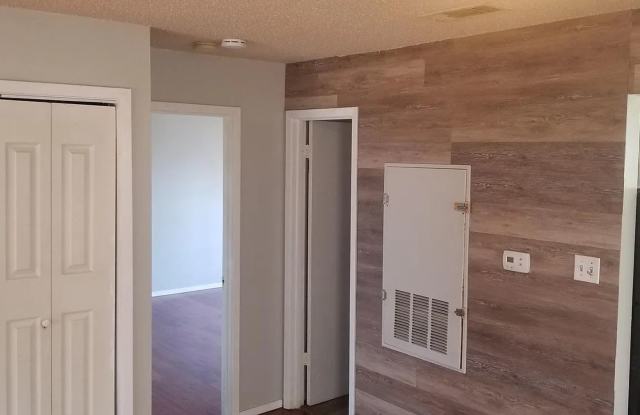 Room in 2 Bedroom Home at West Loop Gallery 3