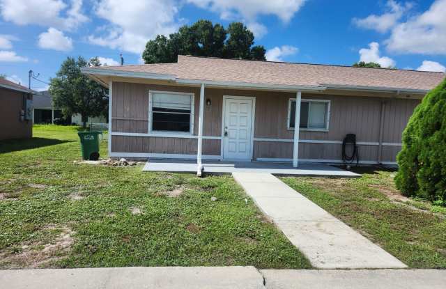 Cute 2/1 fenced duplex photos photos