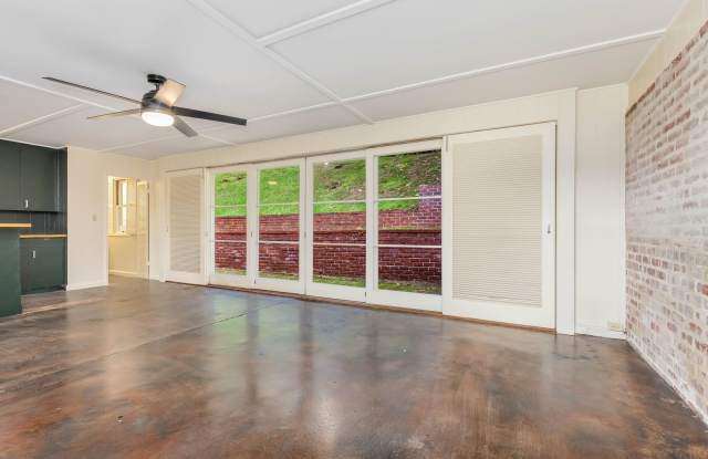 Rare Find: Tantalus Rustic Charm: Large: 1 Bdr/1 Bth:- Electric Included photos photos