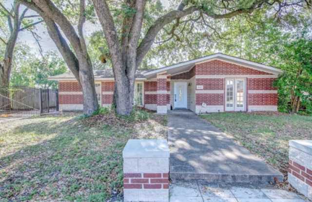 9419 Greenwillow Street - 9419 Greenwillow Drive, Houston, TX 77096