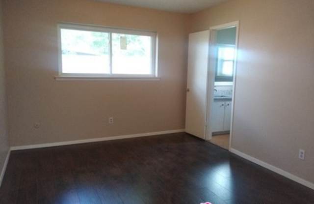 7844 Harwood Road Gallery 4