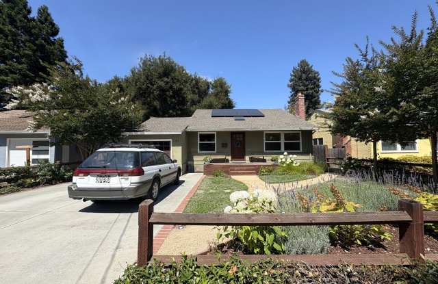 Beautiful 4BD/2BA Menlo Park Home with Large Backyard, Tesla Solar, EV Charger  More photos photos