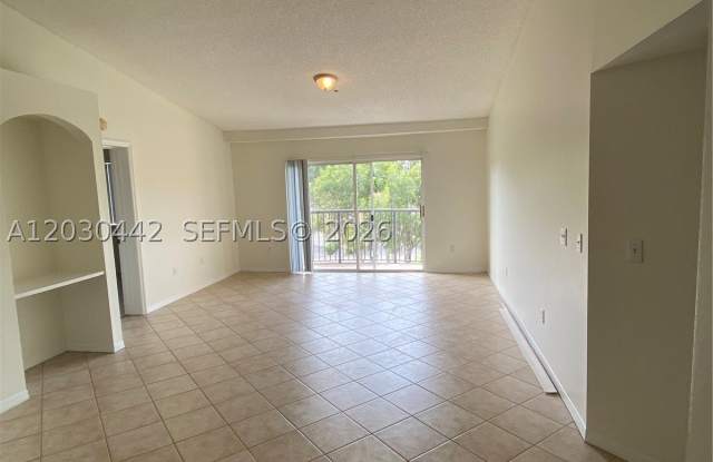 300 Crestwood Ct N Gallery 2