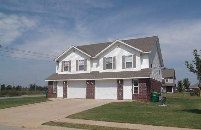 942 Meadowlands  DR photos photos