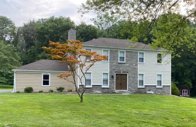 Rose Tree Media SD! Large yard, finished basement, attached garage, electric fireplace and completely renovated kitchen, master bedroom and bathroom! photos photos