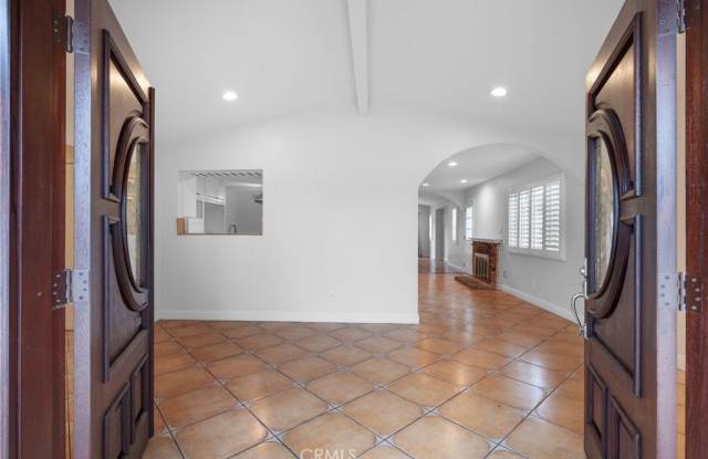 722 Sherry Lane Gallery 4