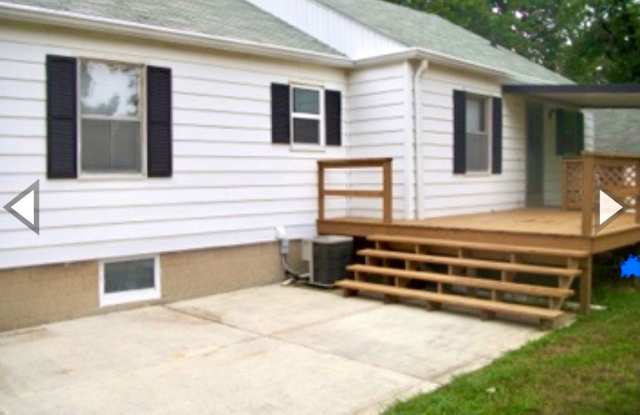LARGE, 5 BD/2 BA house, near campus! Gallery 4
