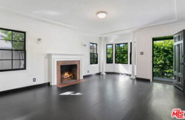 508 North San Vicente Boulevard Gallery 1