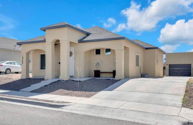 East El Paso/Horizon 3bed/2bath Refrig A/C with gorgeous low maintenance yard! photos photos