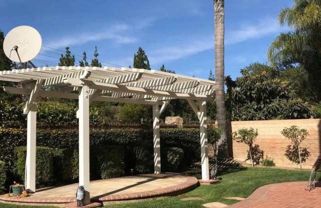Must see this beautiful 3 bedroom + 3 bathroom home located in desirable Oak Park! Gallery 3