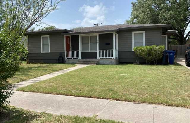 930 Delaine Drive photos photos