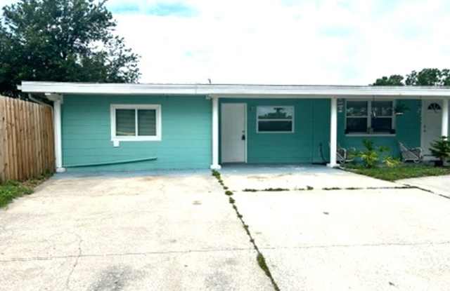 1 Bedroom/1 Bathroom 1st Floor Duplex AVAILABLE NOW! - 5750 10th Street North, St. Petersburg, FL 33703