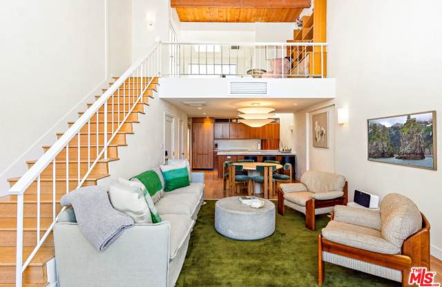 20 Ironsides St - 20 Ironsides Street, Los Angeles, CA 90292
