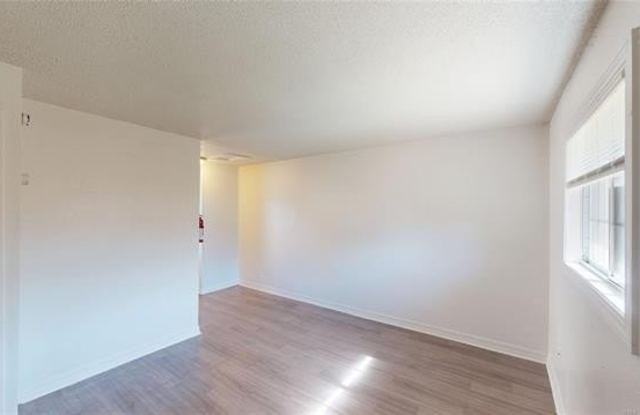 205 W Birch Street Gallery 2