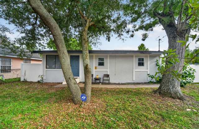 Large fenced backyard, 3 beds 2 bath home. photos photos