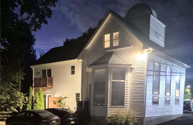 242 Walnut Street Gallery 1