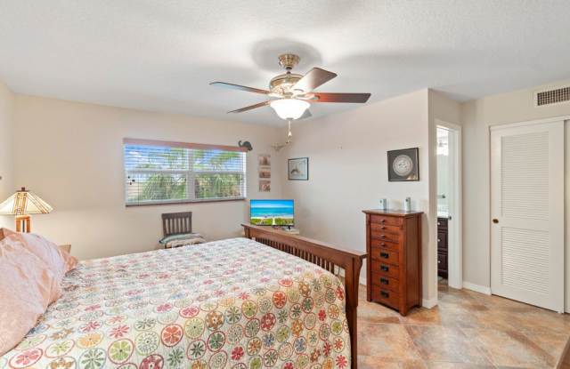 2615 Northeast 1st Court Gallery 3
